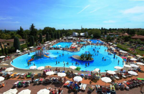 Happy Camp mobile homes in Camping Bella Italia Peschiera Del Garda